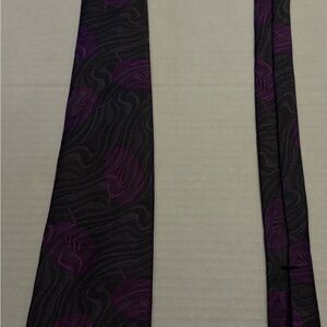 Sophisticated Vintage Gray and Purple Floral Men's Tie